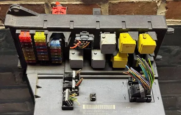 Mercedes-Benz Sprinter W906 SAM control unit A9069004700 A9069011500 A9069027500