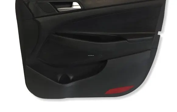 Hyundai Tucson TL Front door card panel trim L82302