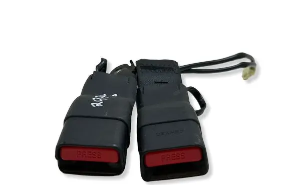 Mitsubishi L200 Middle seatbelt (rear) 1099628
