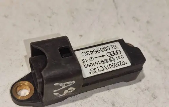 Audi A3 S3 8L Airbag deployment crash/impact sensor 8L0959643C 0230901YCYJS 151099