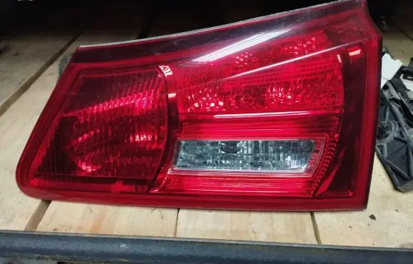 Lexus IS 220D-250-350 Tailgate rear/tail lights