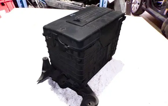 Audi A3 S3 A3 Sportback 8P Battery box tray 1K0915333D 1K0915336B