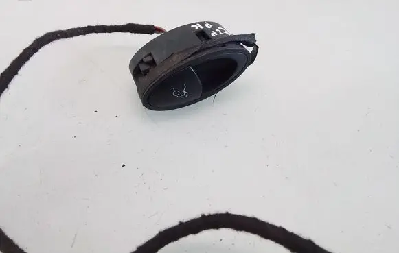 Mercedes-Benz E W211 Tailgate opening switch A2118205510