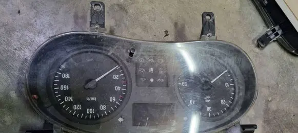 Renault Master II Speedometer (instrument cluster) P8200408677G