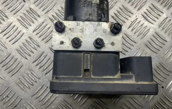 Volkswagen Golf IV ABS Pump 1J0614517E