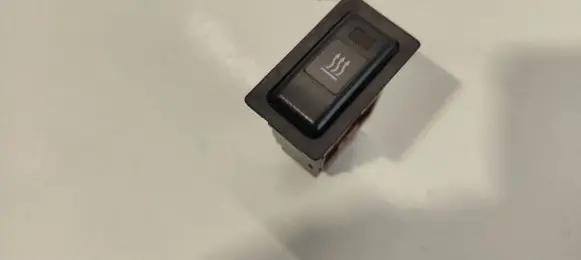 Toyota Yaris Windscreen/window heater switch 153337