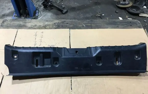 Trunk/boot sill cover protection