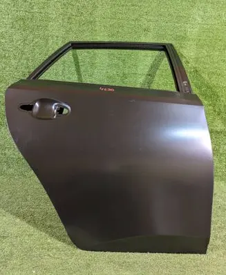 Toyota Auris E180 Rear door
