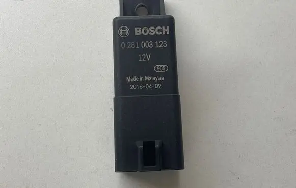 Land Rover Discovery 5 Glow plug pre-heat relay FX23189E2AC