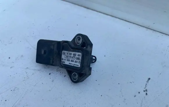 Volkswagen Tiguan Air pressure sensor 038906051C