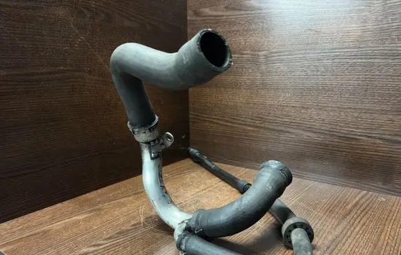Mercedes-Benz Vito Viano W639 Engine coolant pipe/hose A6395016782 6395016782
