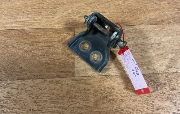 Volvo V50 Front door upper hinge