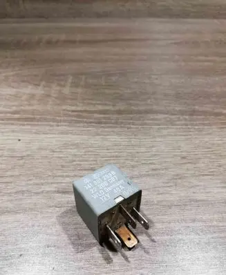 Volkswagen PASSAT B5 Other relay 141951253B 22200007 53SILVER
