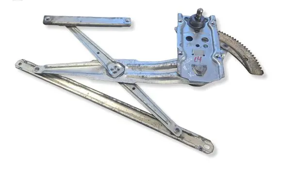 Mitsubishi L200 Front door manual window regulator MR144523
