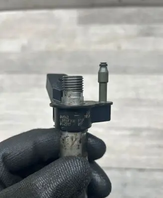 BMW 5 F10 F11 Fuel injector 7805430