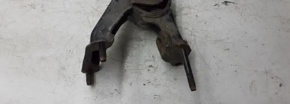 Toyota Avensis T250 Engine mount bracket
