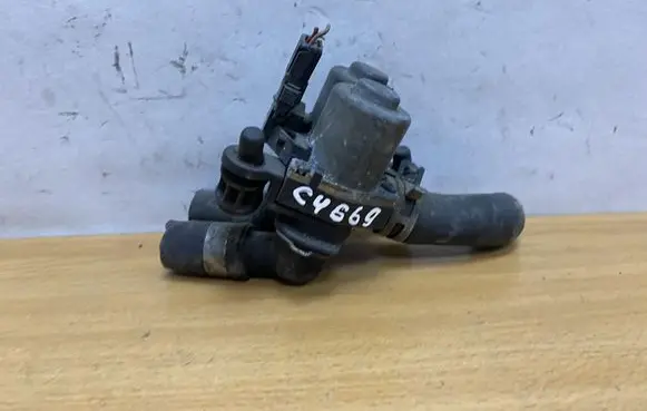 Mercedes-Benz E W210 Coolant heater control valve 0018307784 C4669