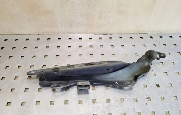 Engine bonnet/hood hinges