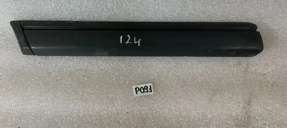 Mercedes-Benz E W124 Front door glass trim molding A1246900962