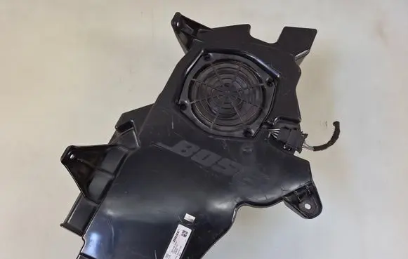 Audi A3 S3 8P Subwoofer speaker 8P3035382A