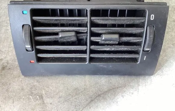 Rear air vent grill