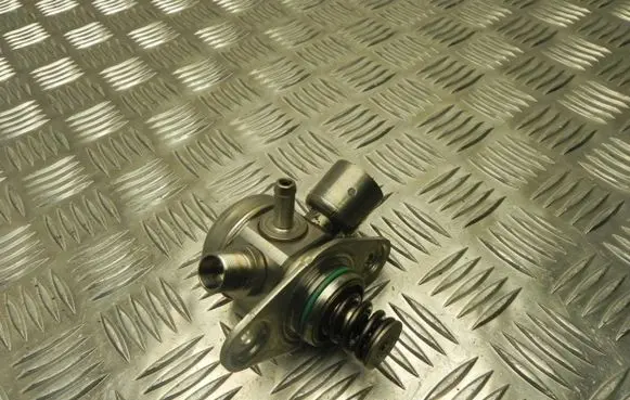 Mercedes-Benz CLA C117 X117 W117 Fuel injection high pressure pump A2700700501 VD10949