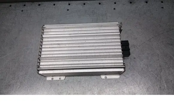 Audi A8 S8 D3 4E Aerial antenna amplifier 4E0035223C