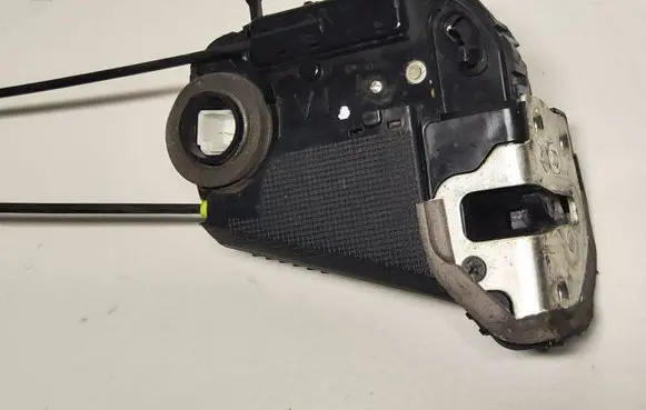 Toyota Prius (XW20) Rear door lock MD4