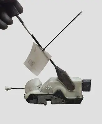Peugeot 208 I Front door lock 9688080080