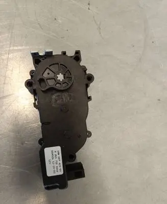 Mercedes-Benz CLS C218 X218 Tailgate/trunk/boot lift motor A2047500060 6NW00942400 084526121008