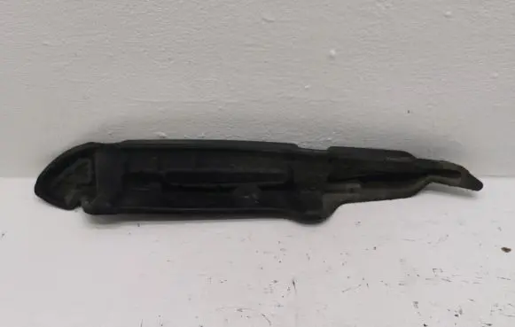 Chrysler 300C Fender end trim 