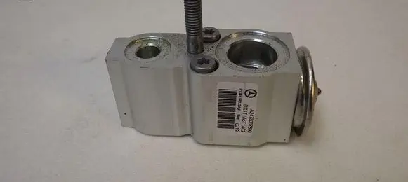 Mercedes-Benz B W247 Air conditioning (A/C) expansion valve A2478307800