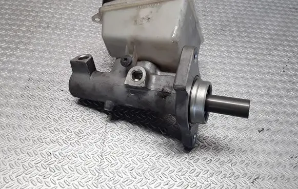 Master brake cylinder
