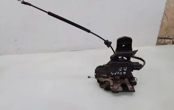 Volkswagen Golf IV Front door lock