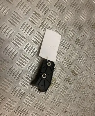 Volvo XC90 Gear shift cable bracket 31367477