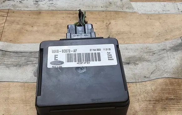 Ford Focus Fuel injection pump control unit/module 98AB9D372AF