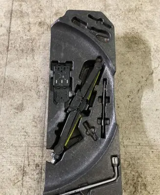 Mercedes-Benz ML W164 Tool set A1648992514