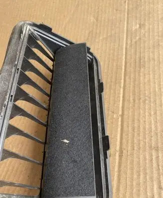 Quarter panel pressure vent