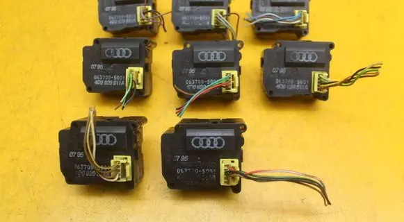 Audi A8 S8 D2 4D Air flap motor/actuator 4D0820511A 0637005001