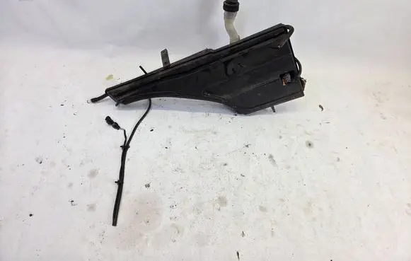 Maserati Ghibli Windshield washer fluid reservoir/tank 670001648