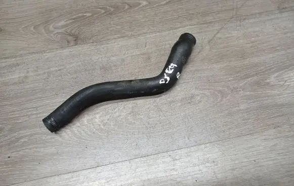 Volvo V70 Engine coolant pipe/hose 30680746