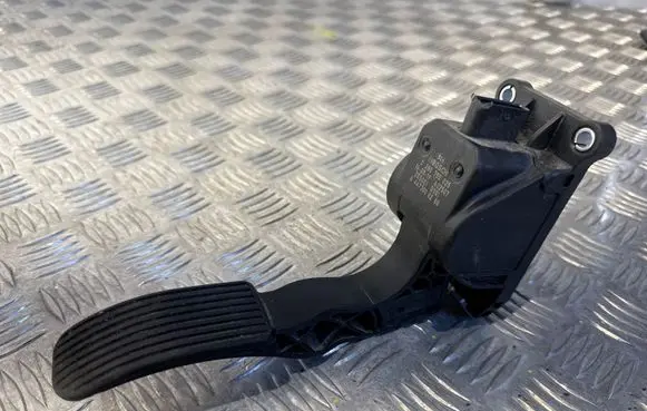 Mercedes-Benz Sprinter W906 Accelerator throttle pedal 0280755025