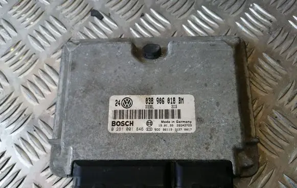 Volkswagen Golf IV Engine control unit/module 038906018BM 0281001846