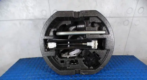 Skoda Fabia Mk3 (NJ) Tool box 6V0012115