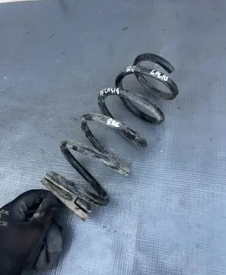 Toyota Avensis T270 Rear coil spring
