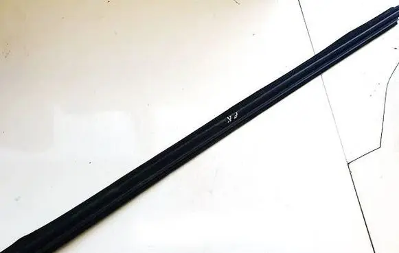 Toyota Verso Front door glass trim molding