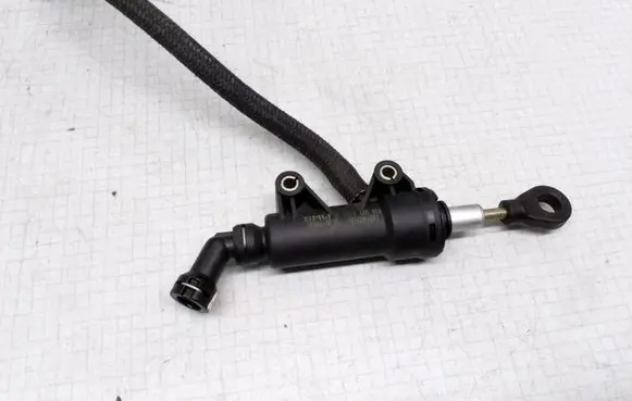 BMW 5 E39 Clutch master cylinder 21521165010