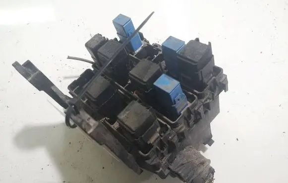 Nissan Primera Fuse box set 7154706830