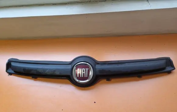 Fiat Panda III Front bumper upper radiator grill 735520656