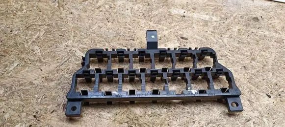 Audi A6 S6 C5 4B Relay mounting block 8D0937503E